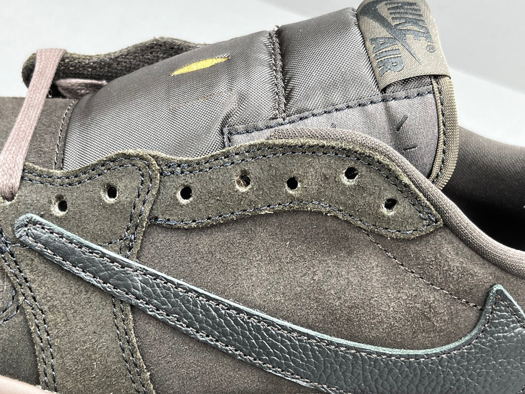 JORDAN 1 RETRO LOW OG SP x TRAVIS SCOTT VELVET BROWN