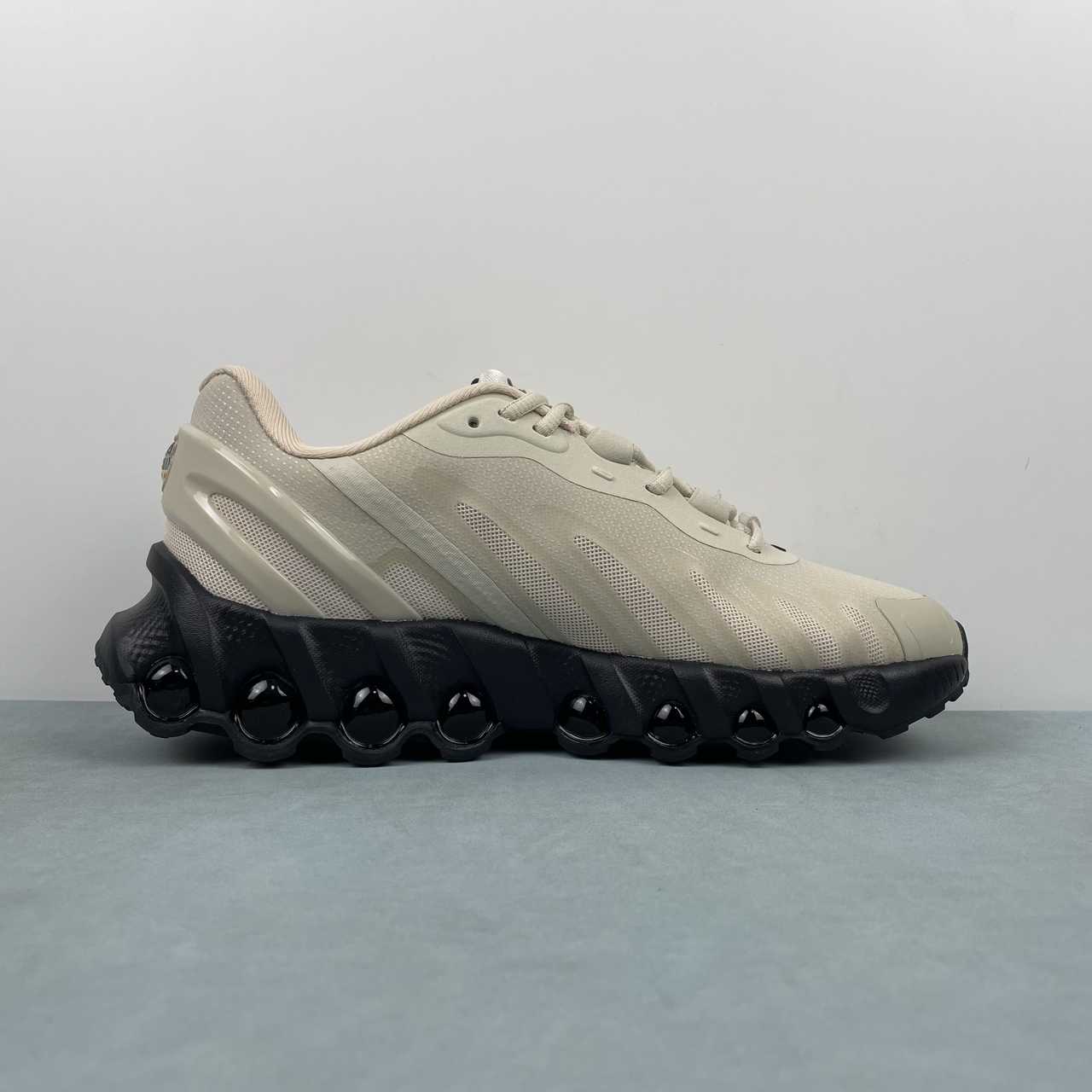 NIKE AIR MAX DN8 x FOSSIL BLACK