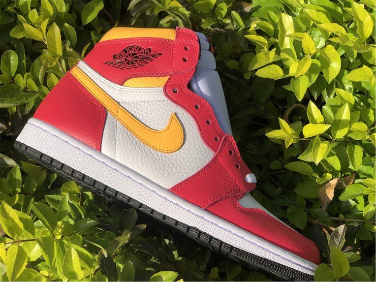 JORDAN 1 RETRO HIGH OG x LIGHT FUSION RED