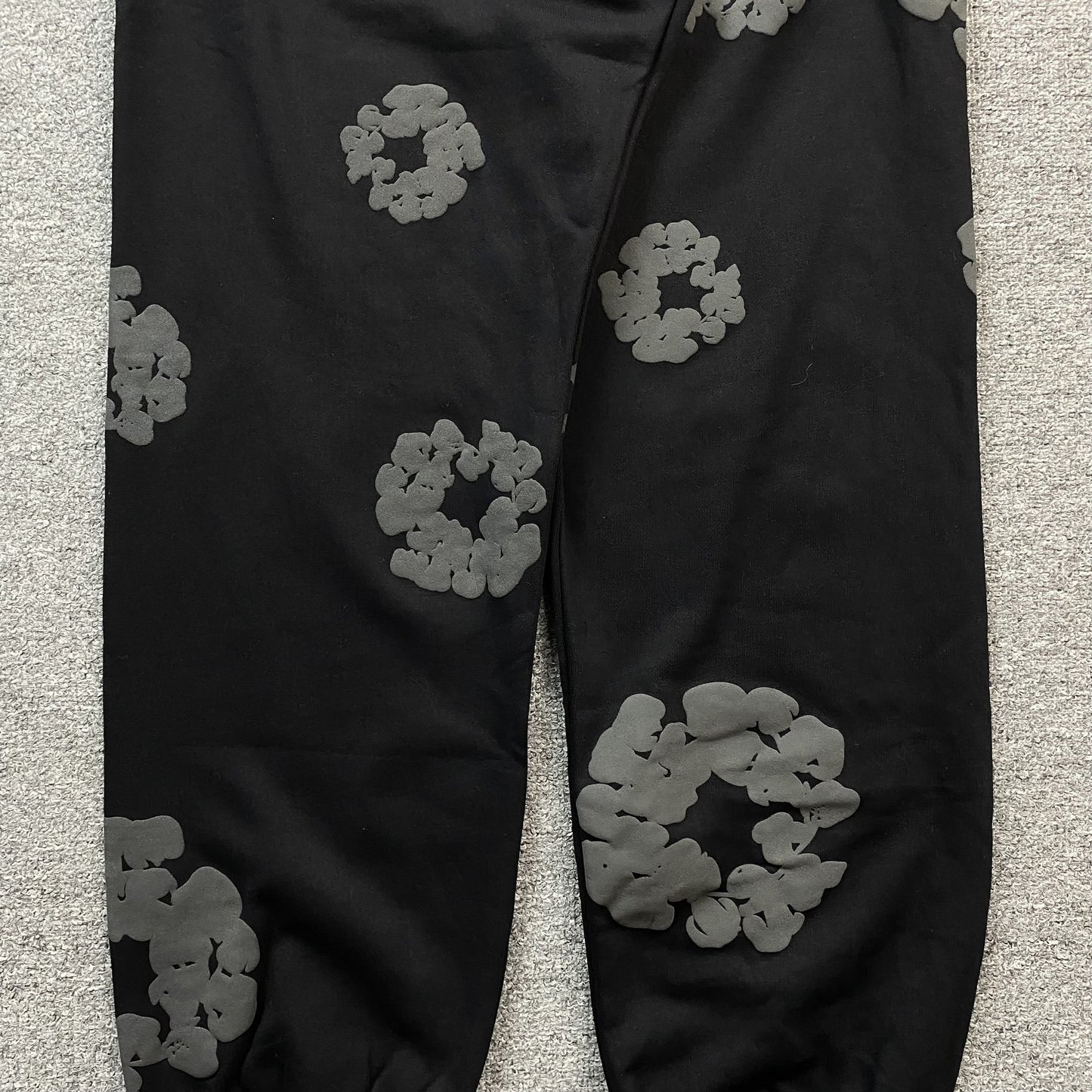 DENIM TEARS COTTON WREATH SWEATPANTS MONOCHROME BLACK