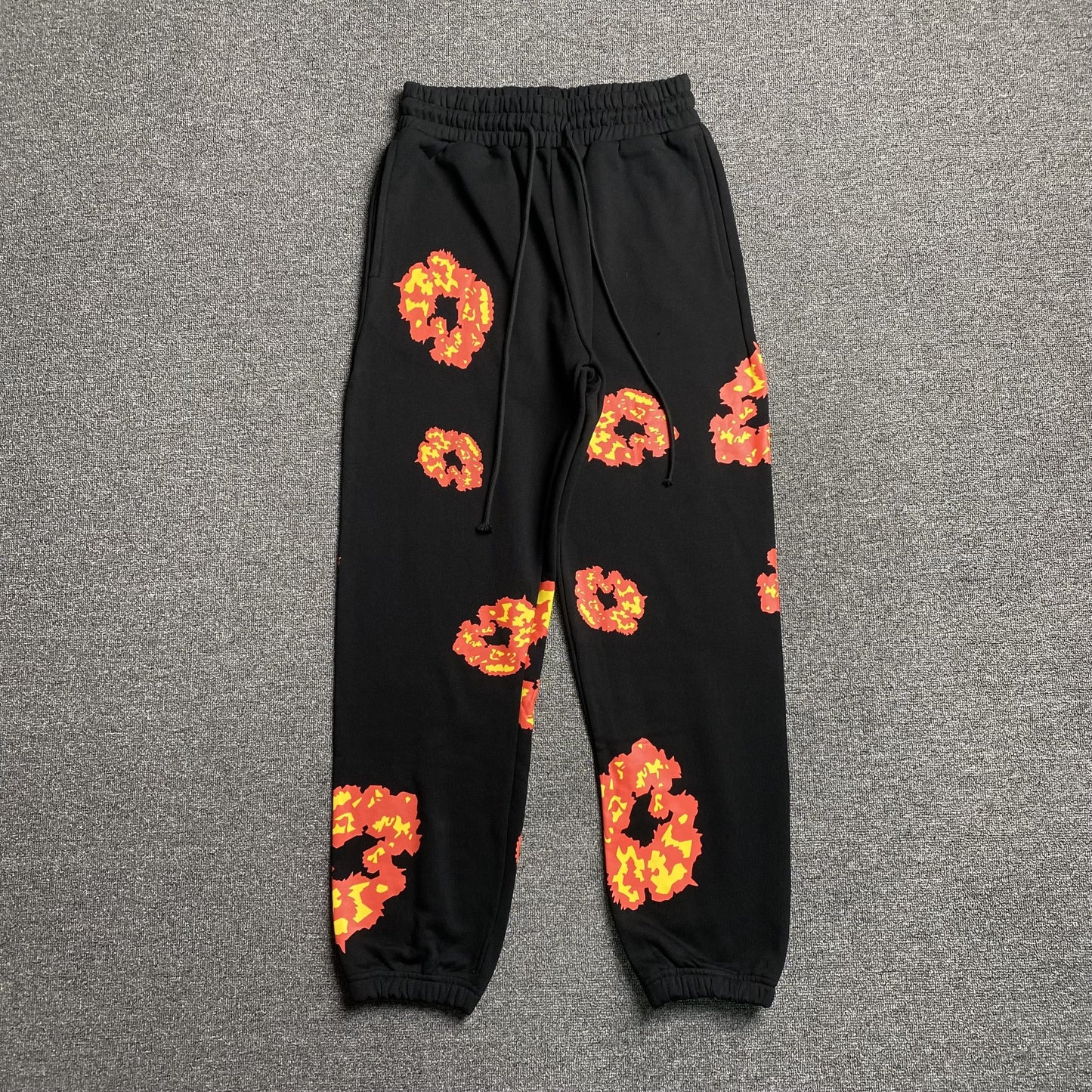 DENIM TEARS x OFFSET WREATH SWEATPANTS BLACK