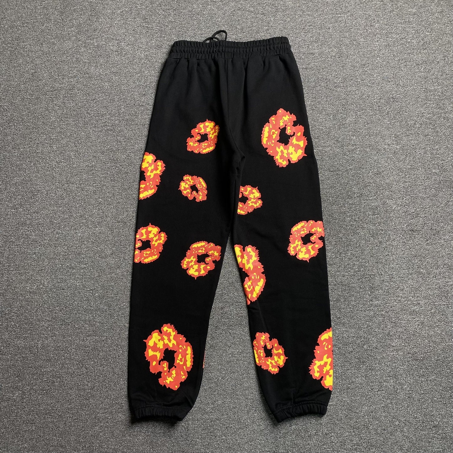 DENIM TEARS x OFFSET WREATH SWEATPANTS BLACK