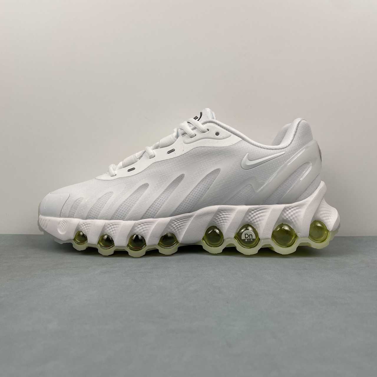 NIKE AIR MAX DN8