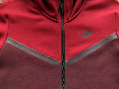 NIKE TECH FLEECE HOODIE x BERRY/POMEGRANATE