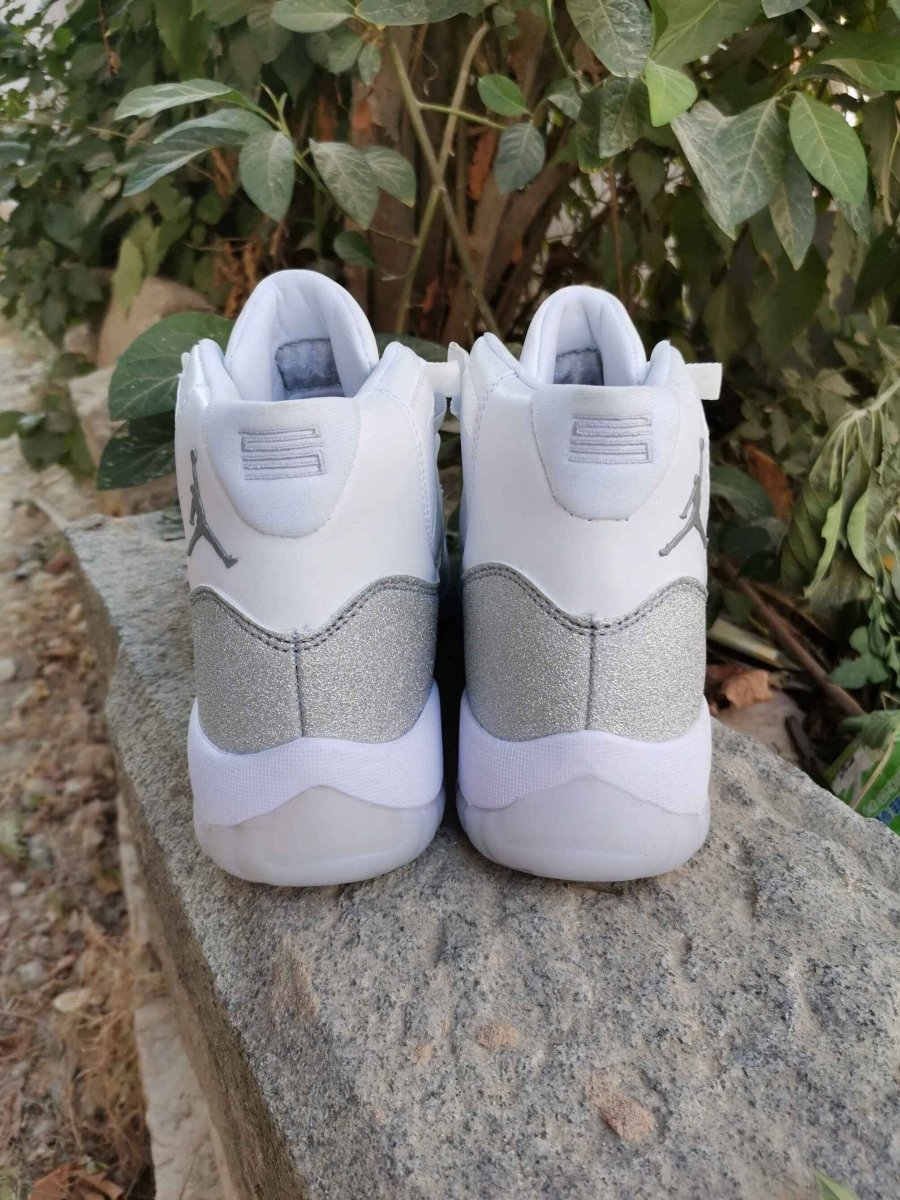 JORDAN 11 RETRO x WHITE METALLIC SILVER