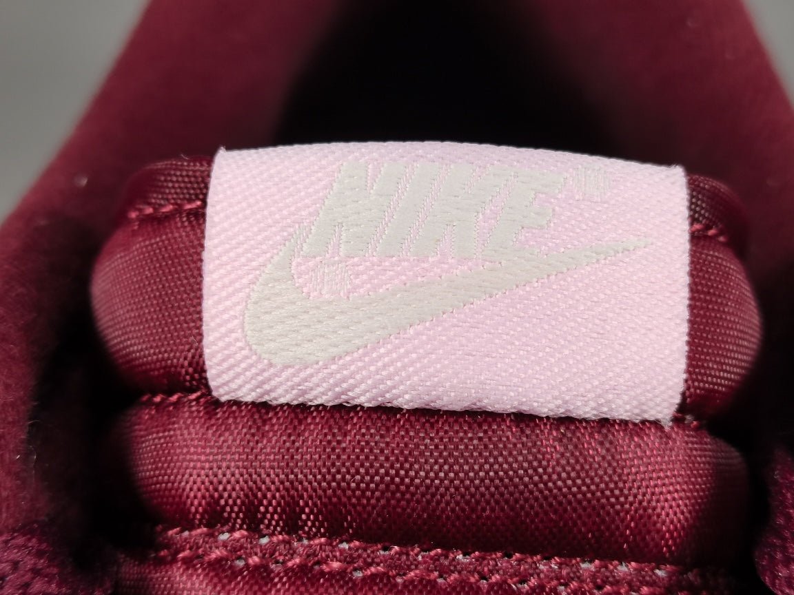 NIKE DUNK x VALENTINES DAY