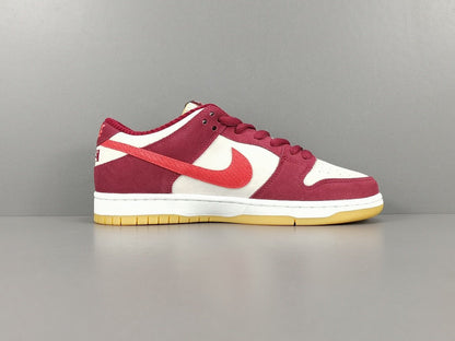 NIKE SB DUNK x SKATE LIKE A GIRL